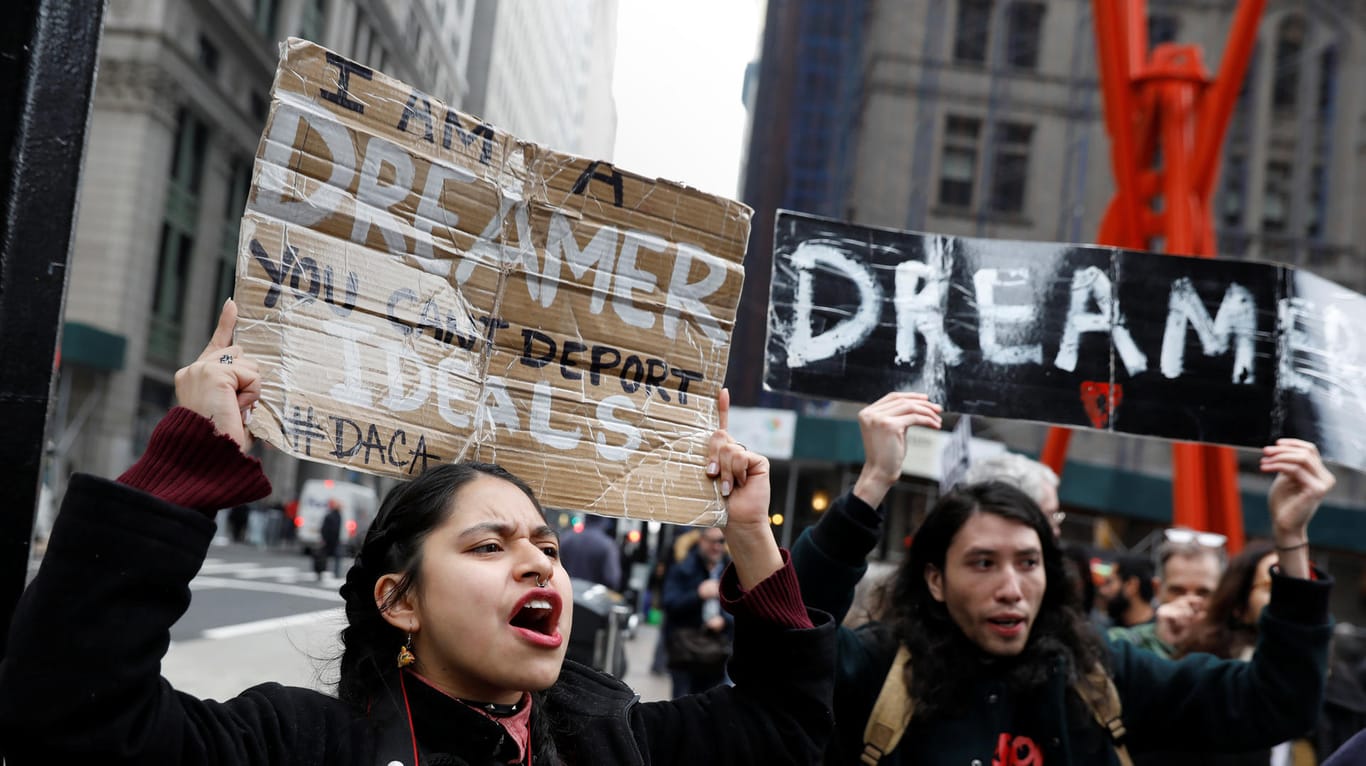 Aktivisten auf dem Broadway in New York City: Millionen Einwanderer, sogenannte Dreamers, hoffen auf eine gesetzliche Regelung, in den USA bleiben zu dürfen.