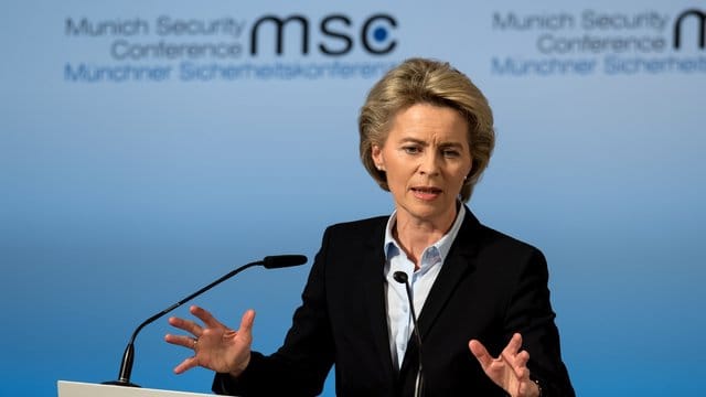 Ursula von der Leyen hält die Eröffnungsrede der Münchner Sicherheitskonferenz 2018. Ursula von der Leyen hält die Eröffnungsrede der Münchner Sicherheitskonferenz 2018.