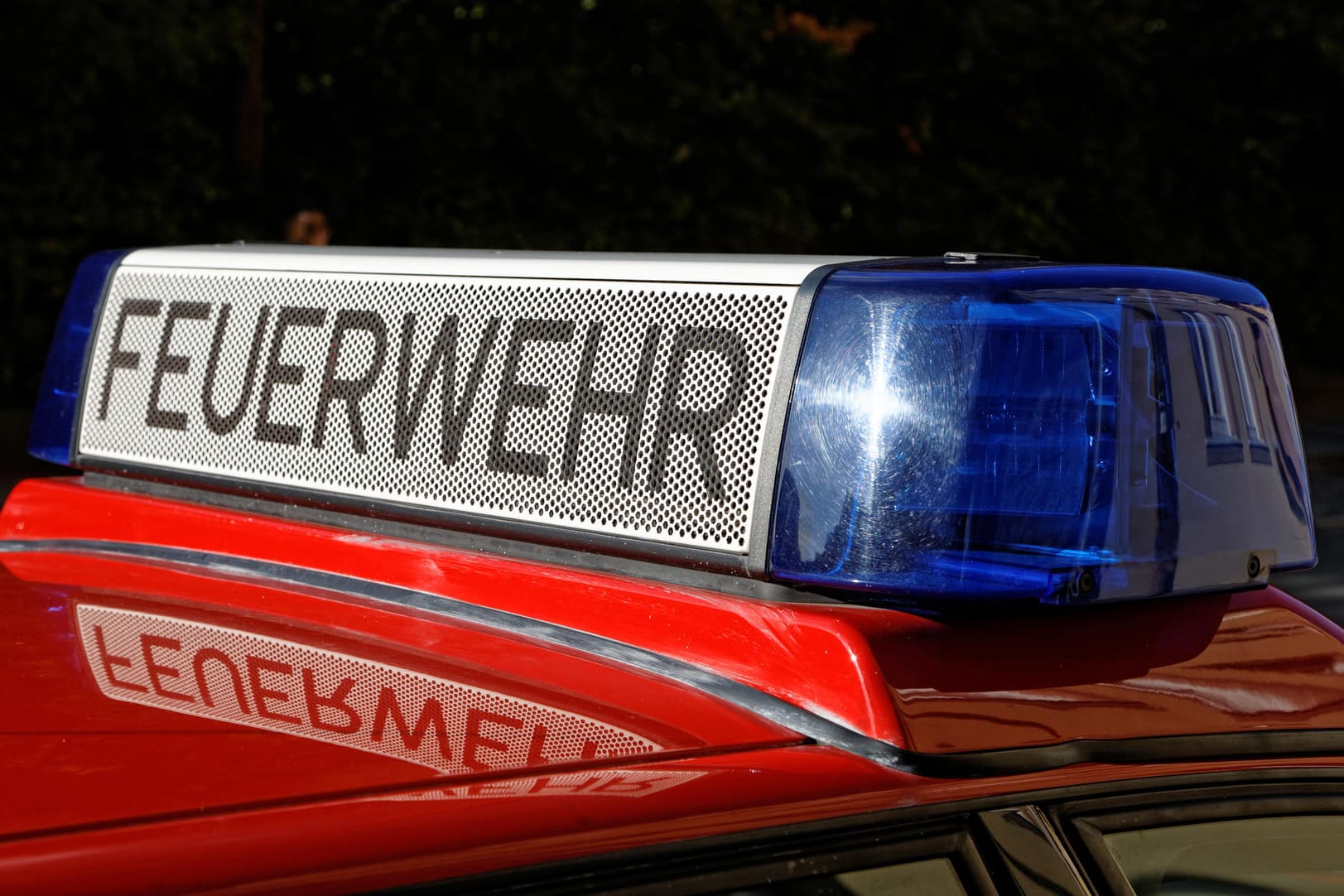 Blaulicht eines Feuerwehr-Autos: 88 Menschen mussten aus ihren Häuser aufgrund ausströmenden Gases evakuiert werden.