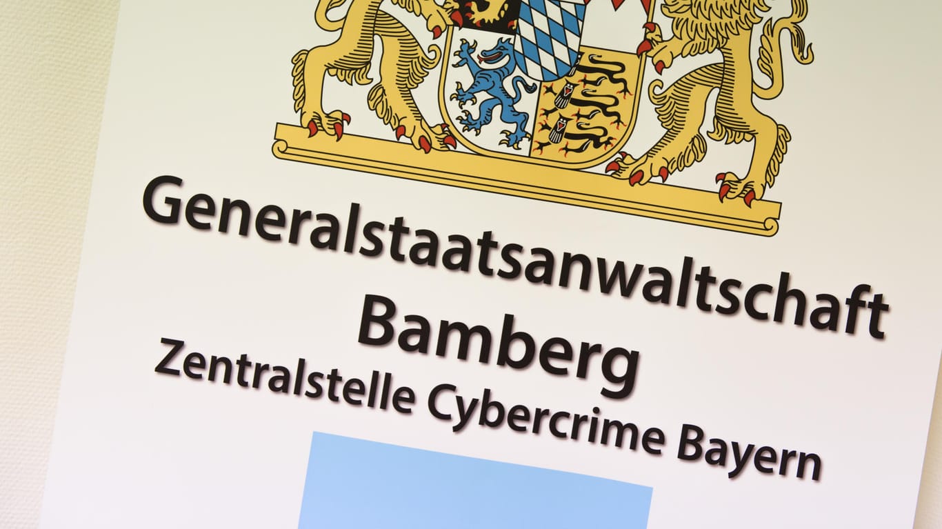 Die Zentralstelle Cybercrime Bayern: Hier wird gegen einen Vater ermittelt, der seine eigene Tochter zu Kinderpornografie gezwungen haben soll.