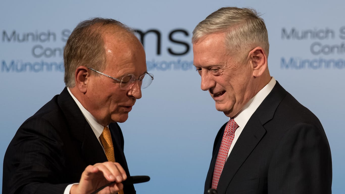 Der Leiter der Münchner Sicherheitskonferenz Wolgang Ischinger (l) und US-Verteidigungsminster James Mattis: Ischinger wirft den USA vor, Konflikte zu schüren.