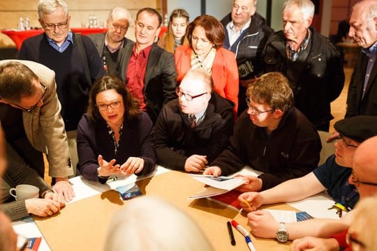 Auf GroKo-Werbetour: Die designierte SPD-Parteivorsitzende Andrea Nahles (3.