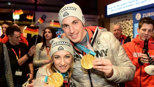 Die Olympiasieger Aljona Savchenko und Bruno Massot.