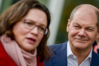 Andrea Nahles und Olaf Scholz: Die künftige SPD-Chefin ist einer der Gründe für den Absturz der Partei.
