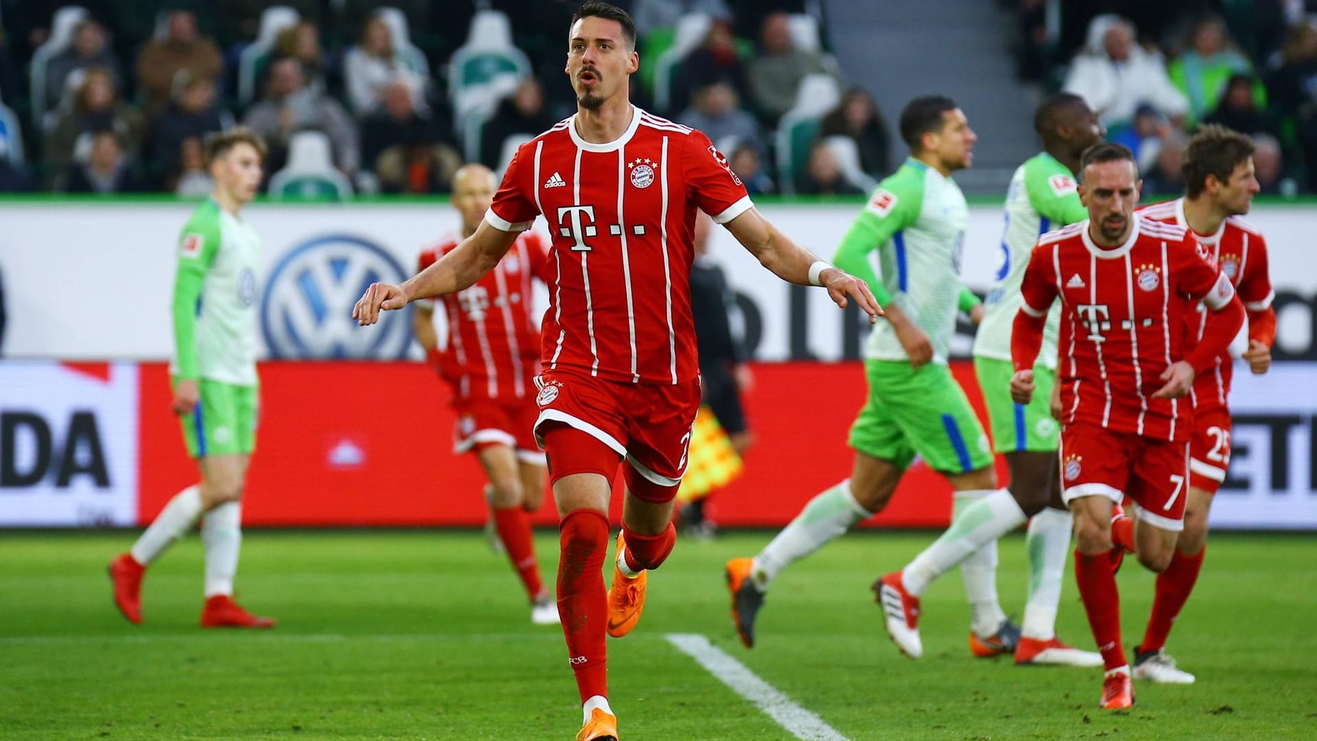 Jubel: Sandro Wagner traf in Wolfsburg zum Ausgleich für die Bayern.