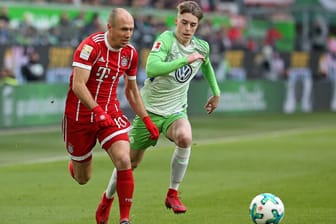 Bayerns Arjen Robben läuft Gian-Luca Itter davon: Der Wolfsburger Verteidiger verursachte später sogar einen Elfmeter.