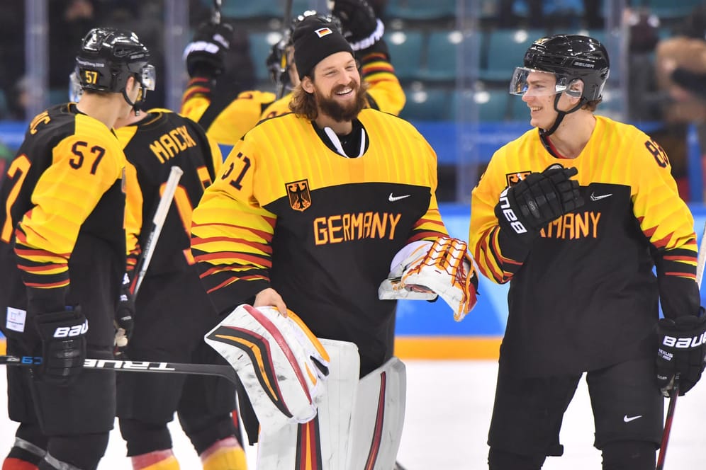 Jubel beim DEB-Team: Erstmals seit 16 Jahren gewann das deutsche Eishockey-Team ein Spiel bei Olympia.