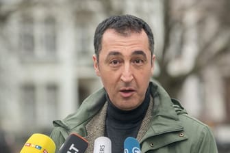 Cem Özdemir stand bei der Münchener Sicherheitskonferenz unter Polizeischutz.