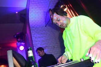 Lars Eidinger als DJ.