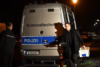 Ein Einsatzfahrzeug der Berliner Polizei. Auch wegen des Internetausfalls in mehreren Berliner Stadtteilen ermittelt jetzt die Kriminaltechnik.