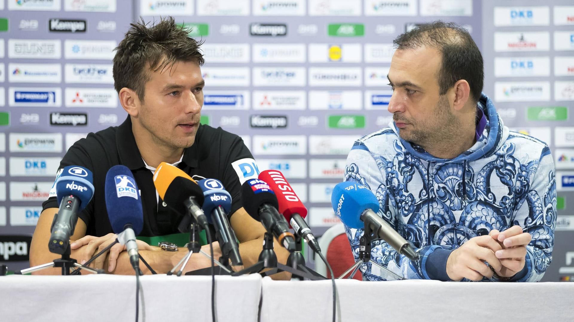 Bundestrainer Christian Prokop (l.) und DHB-Vize Bob Hanning: Das Aus des Trainers könnte auch das Aus des Vize-Präsidenten bedeuten.