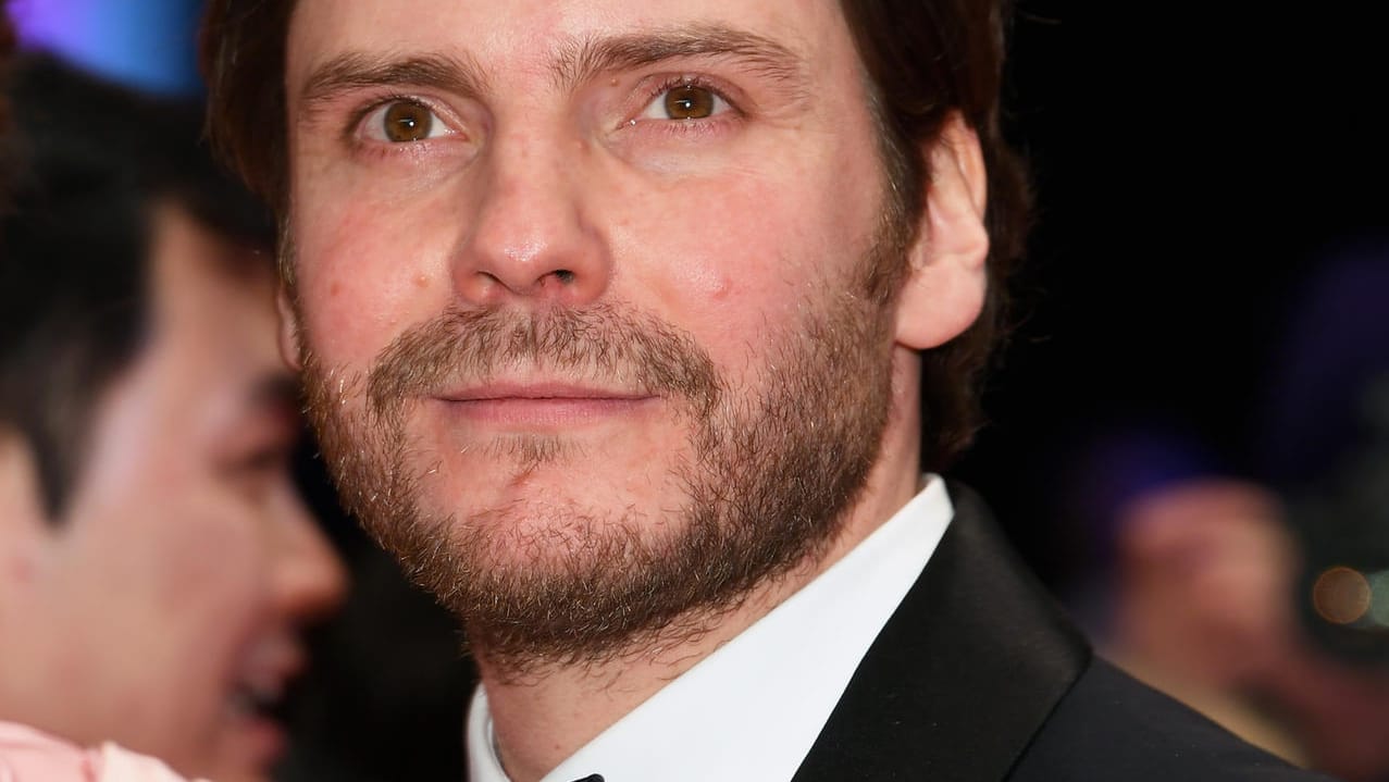 Daniel Brühl: Auf der Berlinale stellt er seinen aktuellen Film "7 Tage in Entebbe" vor.