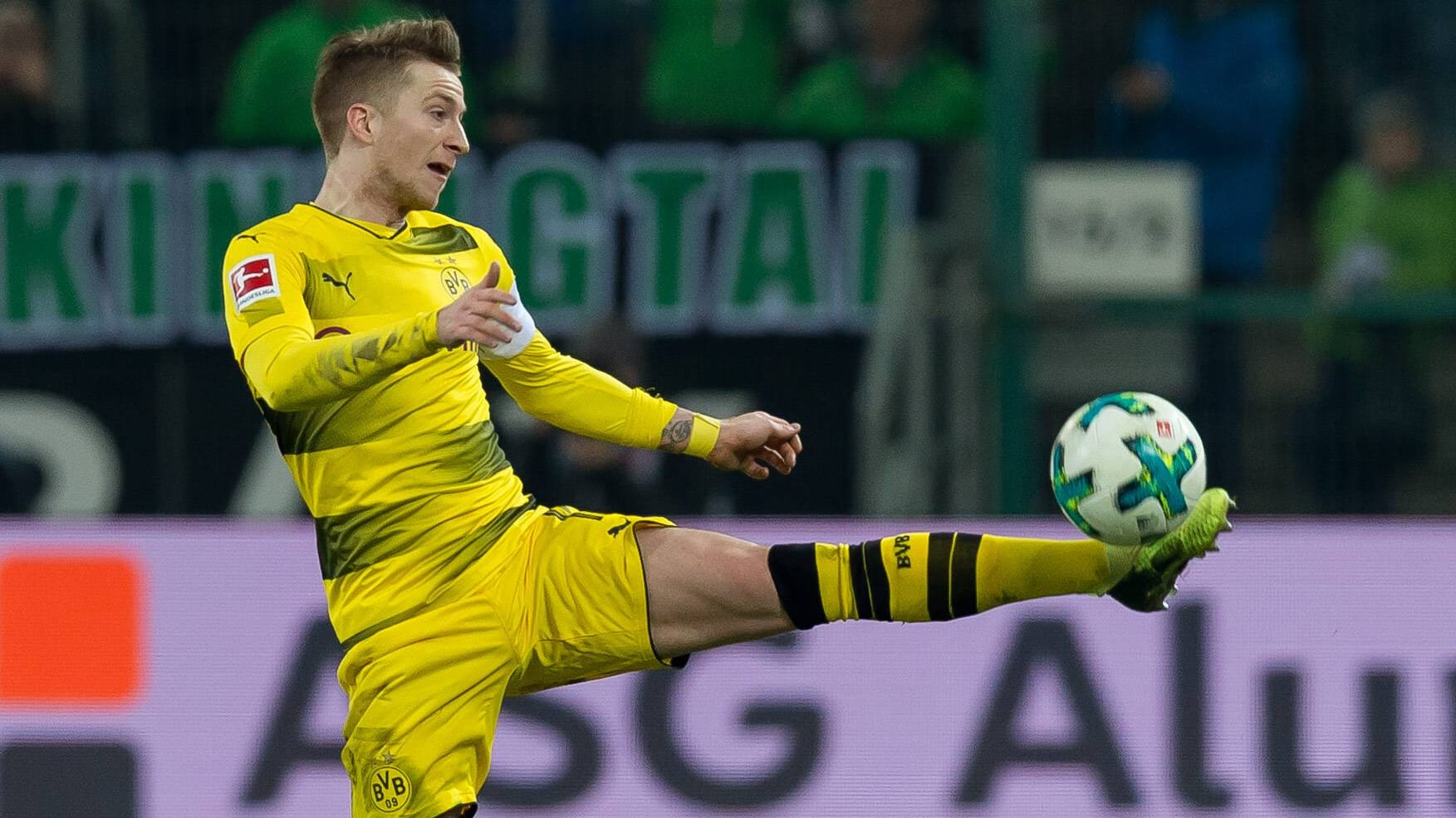 Marco Reus: Der BVB-Star erzielte nach langer Verletzungspause sein erstes Saisontor - und war gleich ein Traumtor. Marco Reus: Der BVB-Star erzielte nach langer Verletzungspause sein erstes Saisontor - und war gleich ein Traumtor.