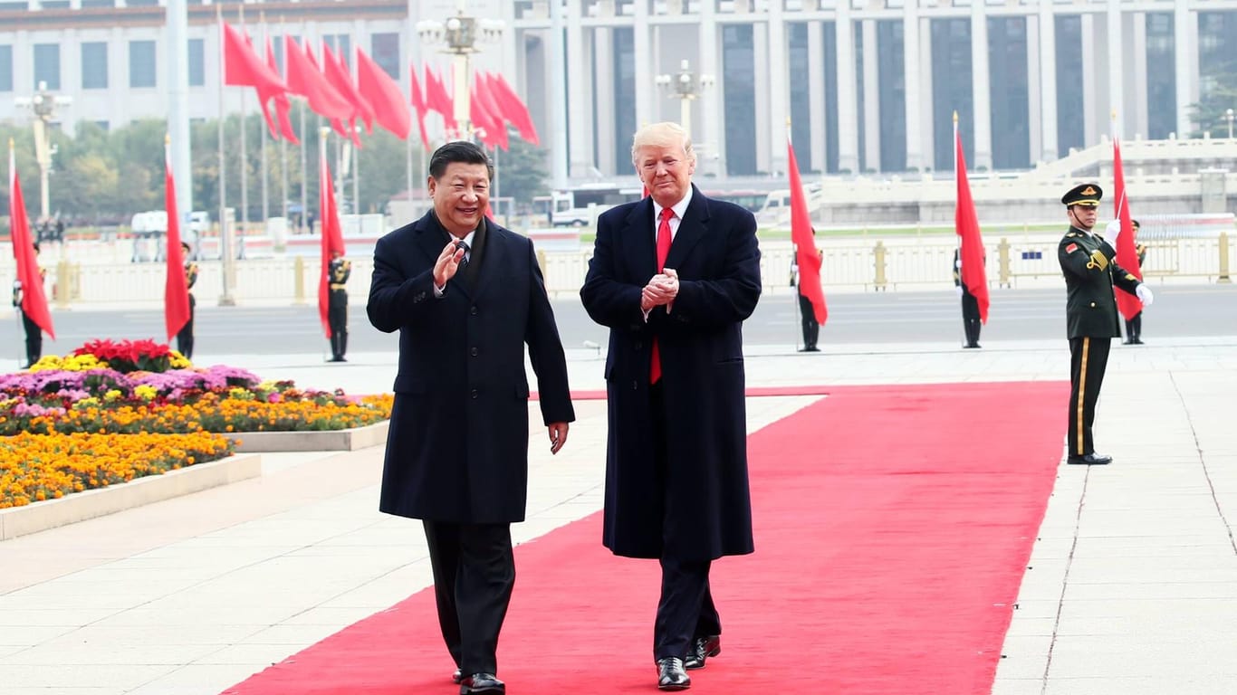Chinas Präsident Xi Jinping (l.) und US-Präsident Donald Trump vor der Großen Halle des Volkes im November.