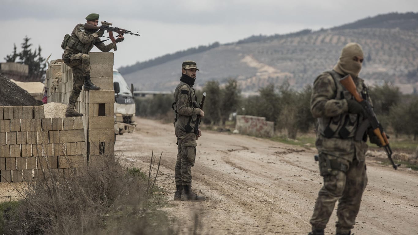 Kämpfer der «Freien Syrischen Armee»: Die Regimegegner arbeiten in Nordsyrien mit der türkischen Armee zusammen.