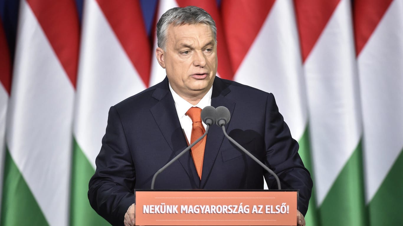 Viktor Orban, Ministerpräsident von Ungarn, hält seine jährliche "Rede zur Lage der Nation": In seiner Ansprache griff der ungarische Ministerpräsident auf eine scharfe Rhetorik gegen Einwanderer zurück.