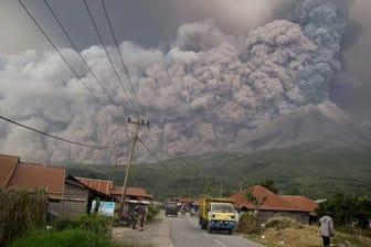 Tausende Menschen mussten ihre Häuser in der Nähe des Vulkans verlassen.