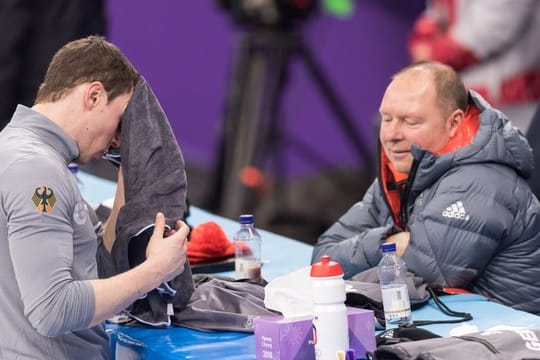 Bruno Massot muss allein trainieren, weil Partnerin Aljona Savchenko an Grippe erkrankt ist.