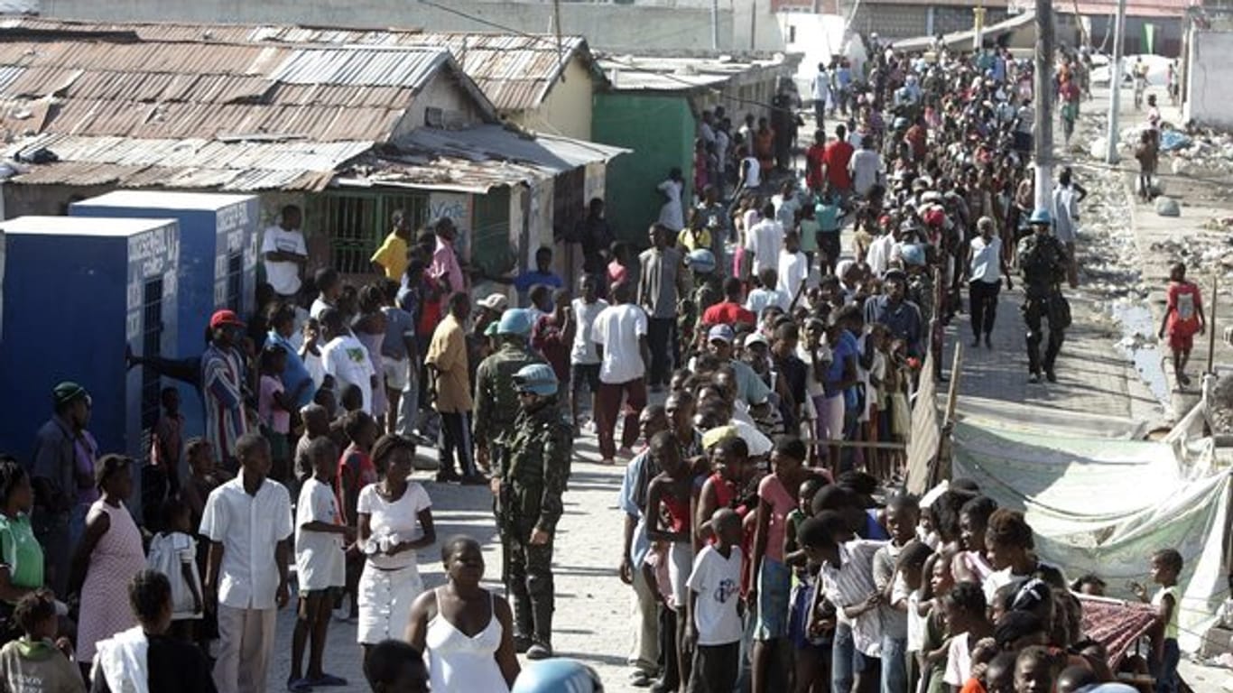 Oxfam-Mitarbeiter, die in nach dem verheerenden Erdbeben von 2010 in Haiti Nothilfe leisten sollten, veranstalteten Sex-Orgien mit Prostituierten.