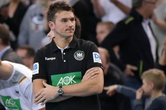 Bundestrainer Christian Prokop beim All-Star-Game der deutschen Nationalmannschaft gegen die Bundesliga-Auswahl in Leipzig. Er darf bleiben, ist aber weiter umstritten.