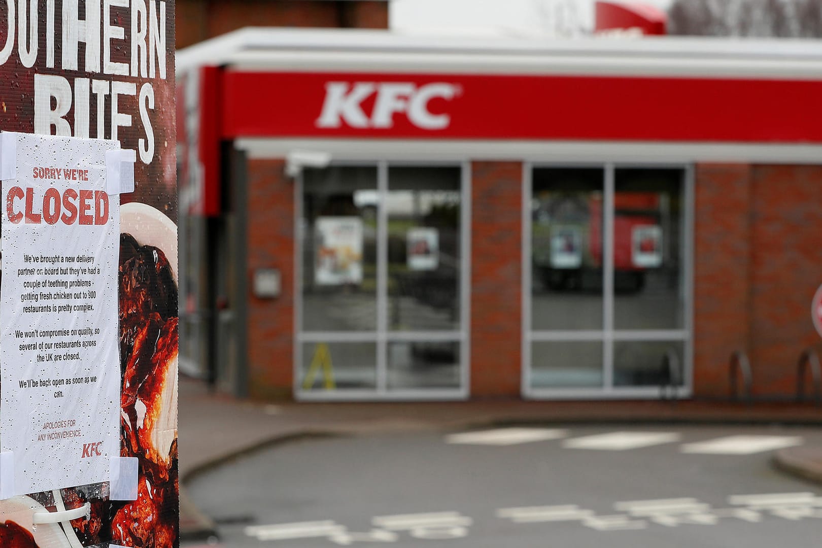 KFC-Filiale in England: Auch dieses Restaurant musste wegen Lieferproblemen schließen. KFC-Filiale in England: Auch dieses Restaurant musste wegen Lieferproblemen schließen.