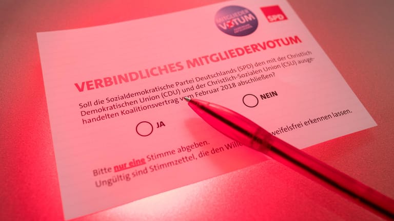 Die Wahlunterlagen zum SPD-Mitgliedervotum: Stimmen die Parteimitglieder der geplanten großen Koalition zu?