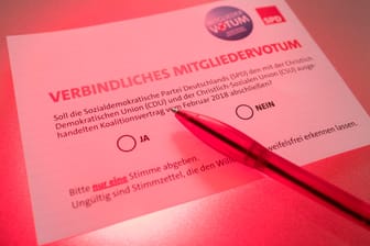 Die Wahlunterlagen zum SPD-Mitgliedervotum: Stimmen die Parteimitglieder der geplanten großen Koalition zu?
