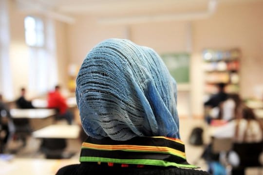 Die Initiativen geben die Gelder unter anderem für Sachmittel und Beratung, aber auch für Unterricht, gemeinschaftliche Aktiviväten oder Fahrtkosten aus.