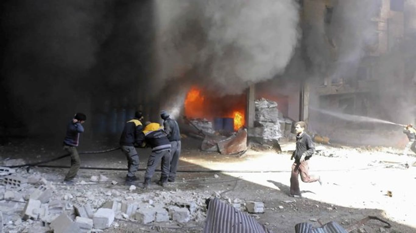 Bei Angriffen auf das syrische Rebellengebiet Ost-Ghuta sind Aktivisten zufolge zahlreiche Zivilisten getötet worden.