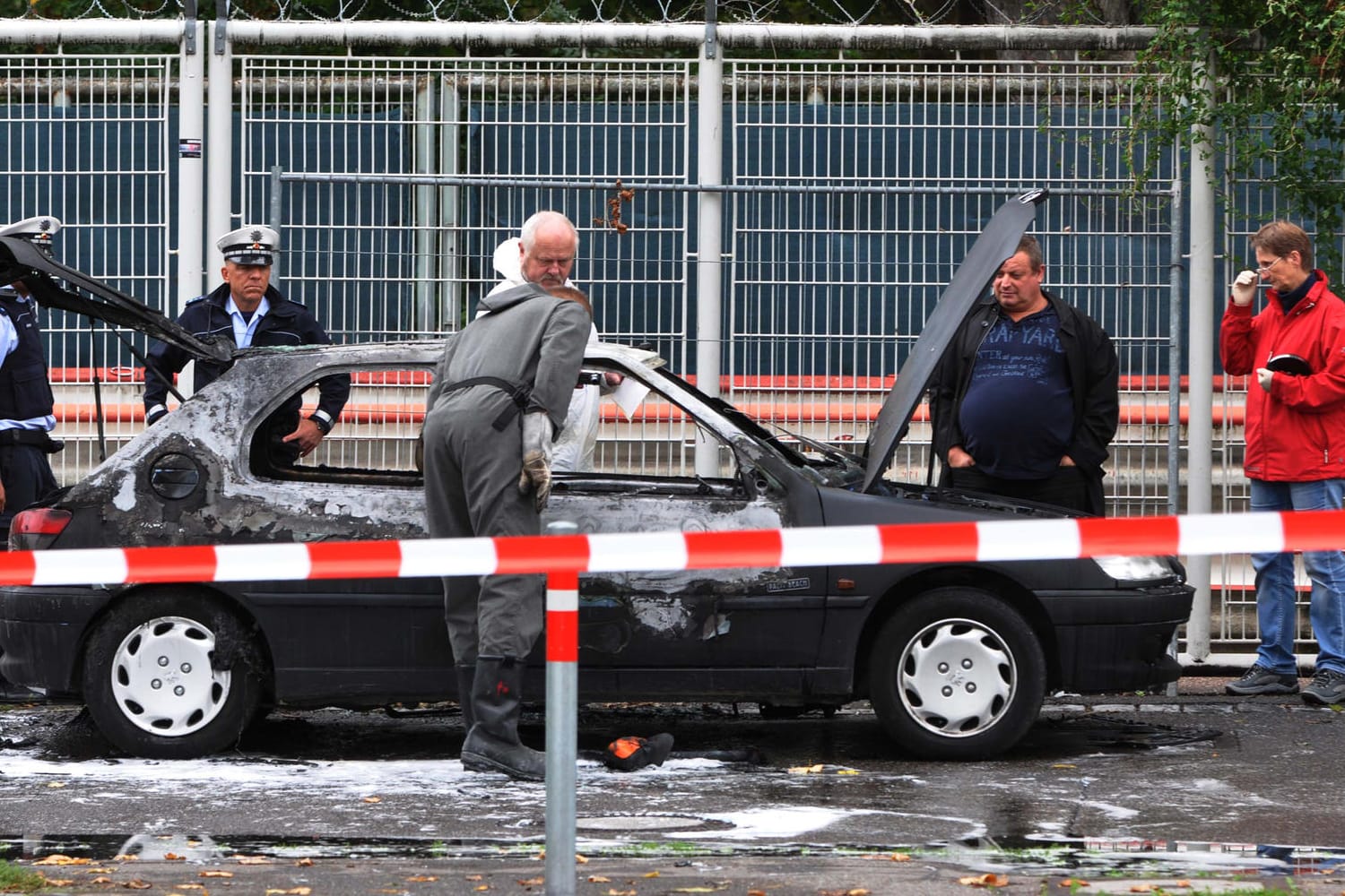In diesem Pkw starb 2013 ein NSU-Zeuge – angeblich durch Suizid: Fünf Jahre später werden in Baden-Württemberg ein weiterer Zeuge und der Ausschuss bedroht.