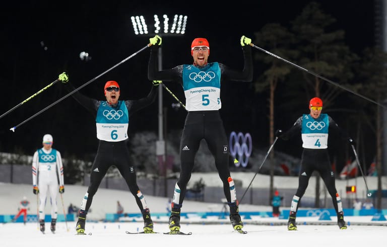 Gold, Silber und Bronze für Deutschland: Johannes Rydzek (M.), Fabian Rießle (l.) und Eric Frenzel haben in der Nordischen Kombination die ersten drei Plätze belegt.