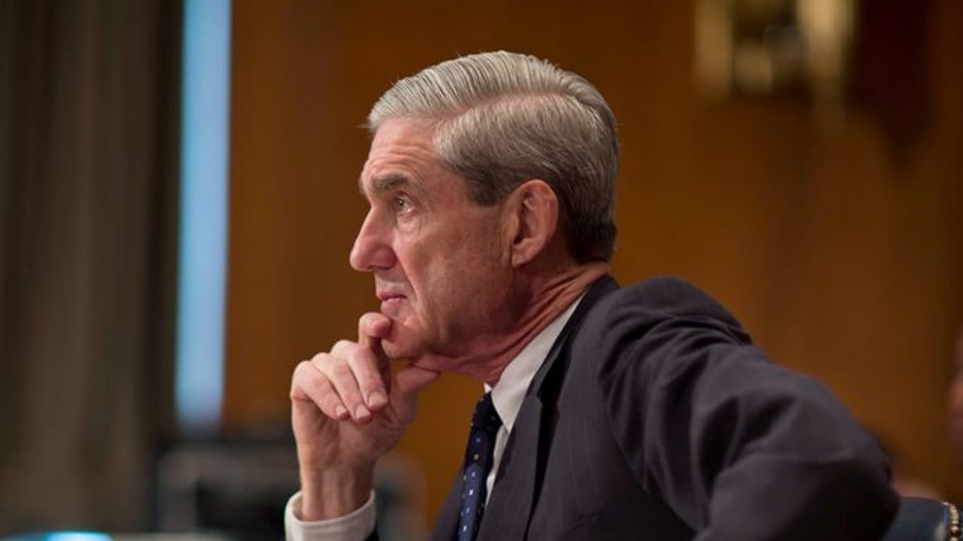 Der frühere FBI-Direktor Robert Mueller sagt vor einem Ausschuss des Senats aus.