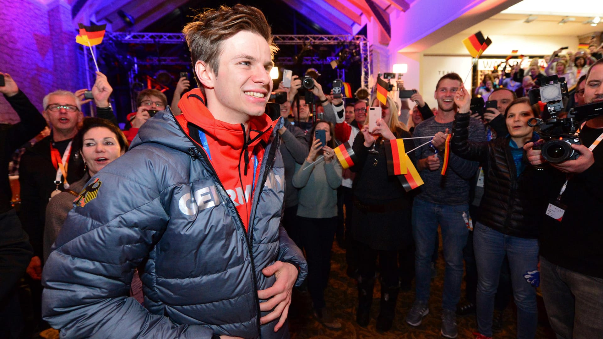 Pyeongchang 2018: Andreas Wellinger wird nach seinem Olympiasieg im Deutsches Haus empfangen.