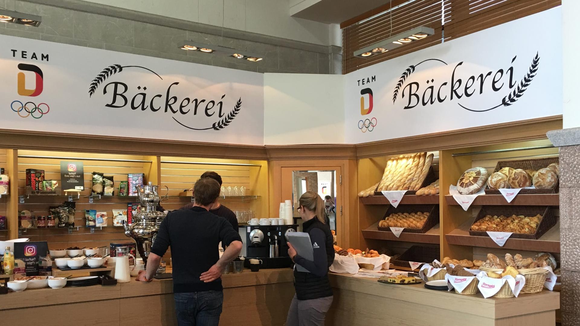 In der hauseigenen Bäckerei gibt es heimische Backwaren.