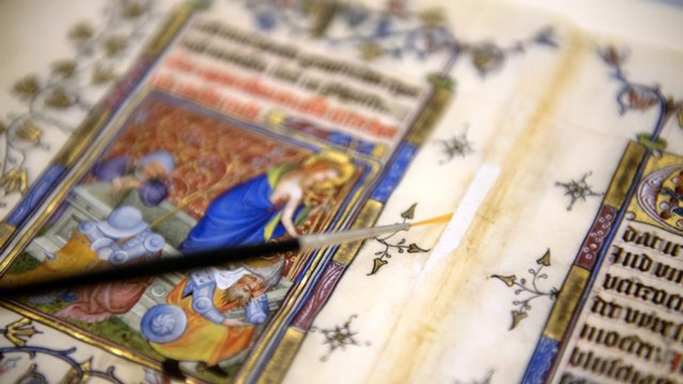 Aufwendig restauriert: Eine Originalseite des Gebetbuchs der Maria von Geldern.