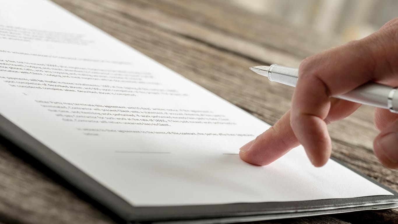 Vertragsunterzeichnung: Kunden können nicht mit der Androhung einer Kündigung gezwungen werden, Vertragsänderungen zu ihren Lasten zu unterzeichnen.