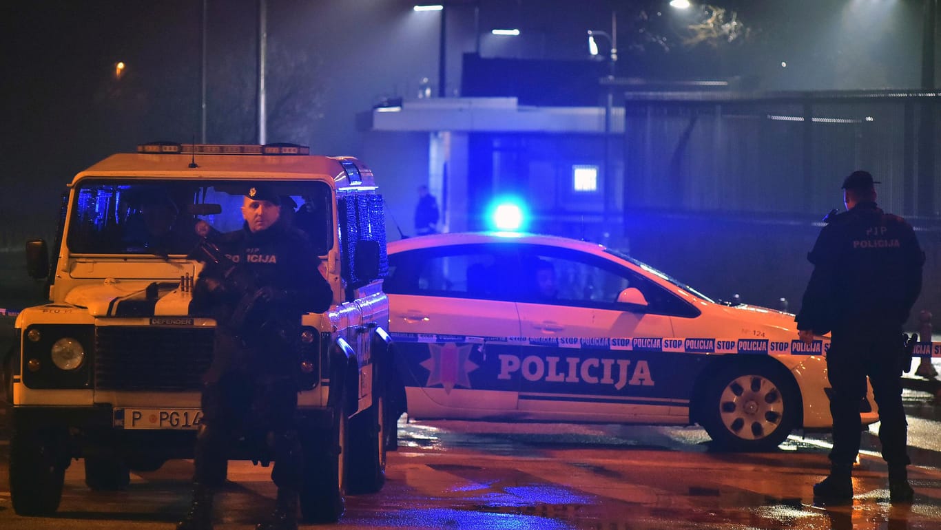 Ein Angreifer sprengt sich vor der US-Botschaft in Podgorica in die Luft: Womöglich steht die Attacke im Zusammenhang mit dem Nato-Beitritt des Landes.