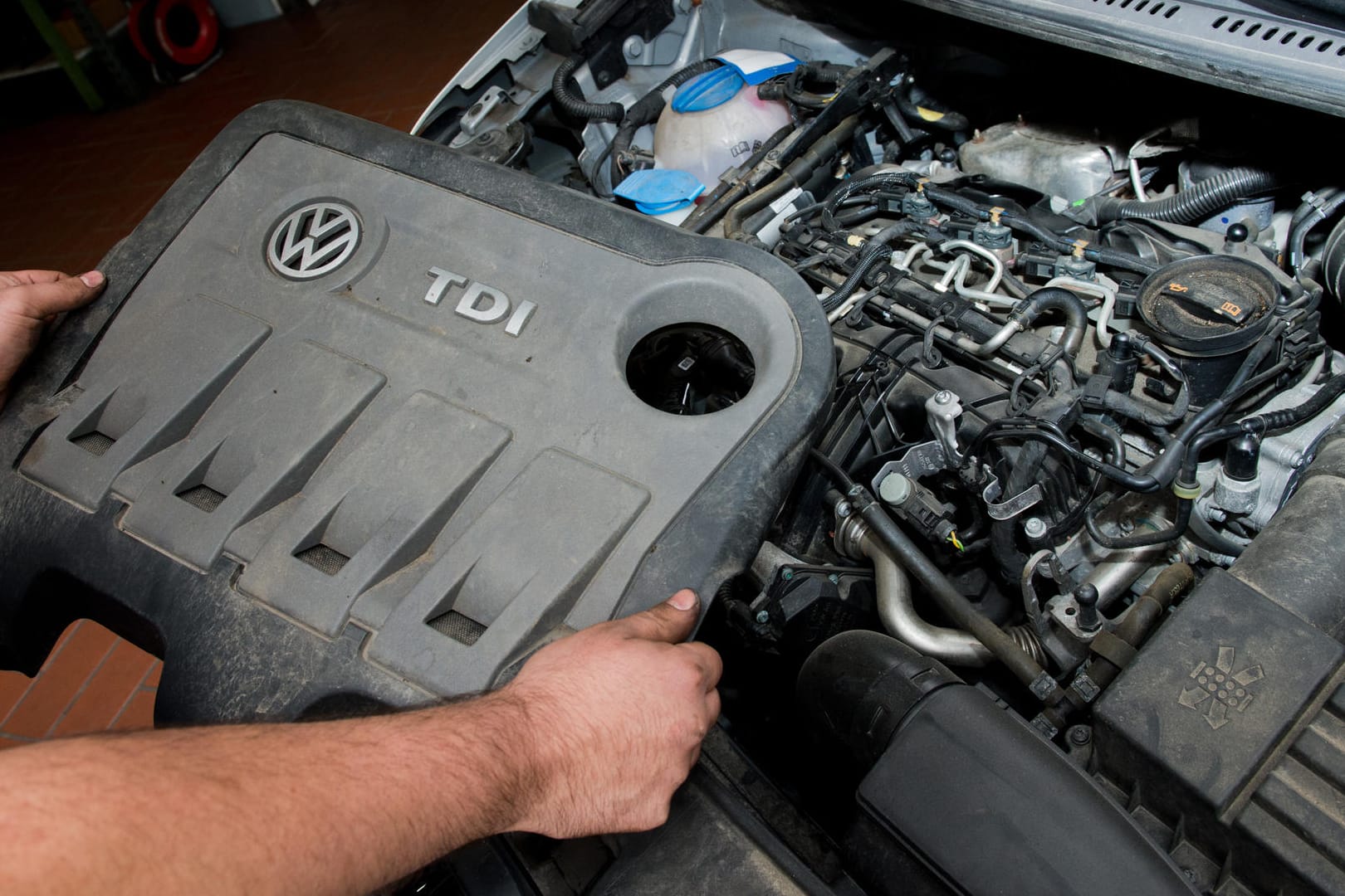 Dem Dieselmotor droht das Aus: Thomas Koch vom Karlsruher Institut für Technologie hält das für falsch.
