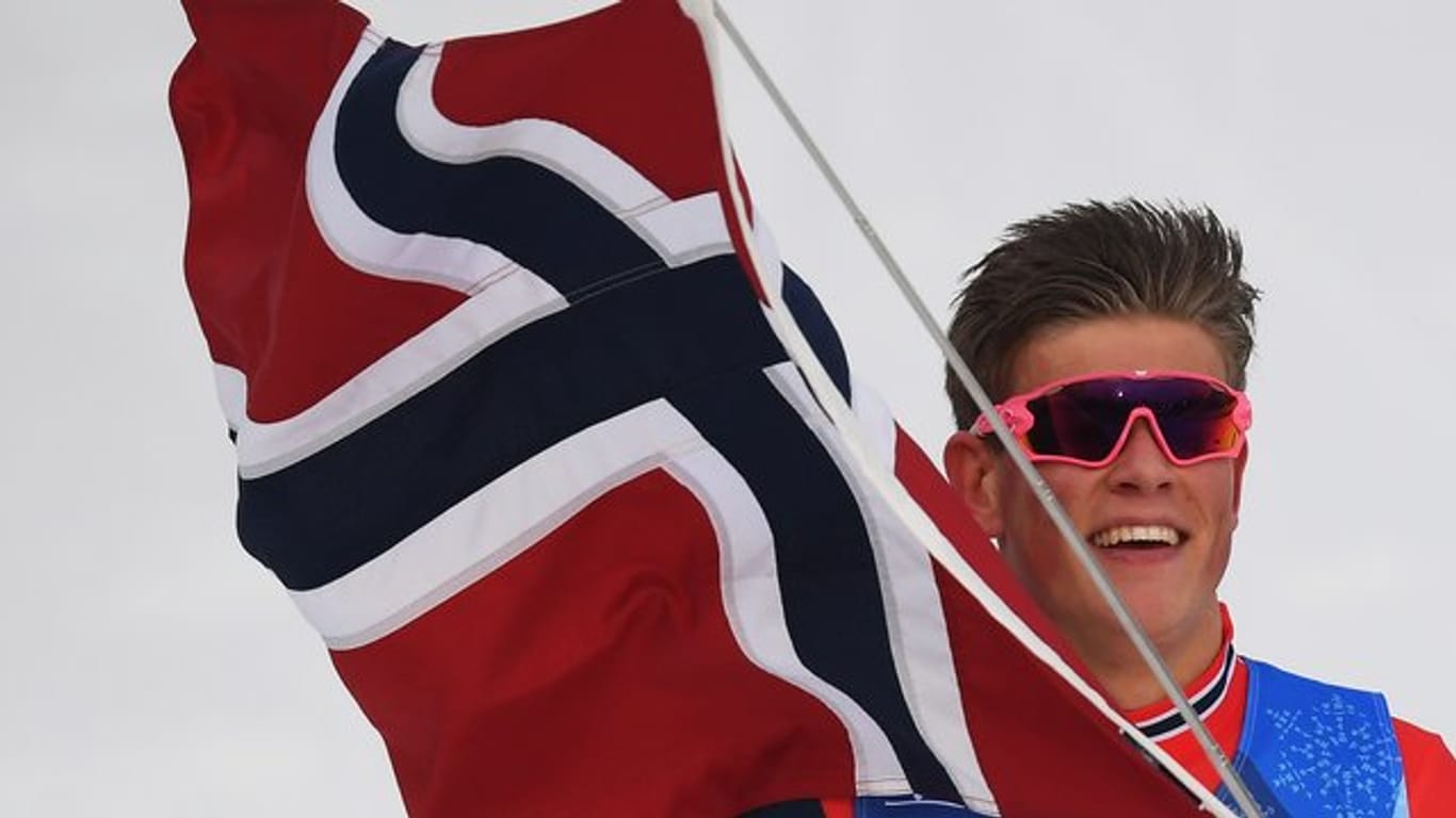 Dem norwegischen Langläufer Johannes Hoesflot Kläbo ist mit seiner Olympia-Ausbeute zufrieden.