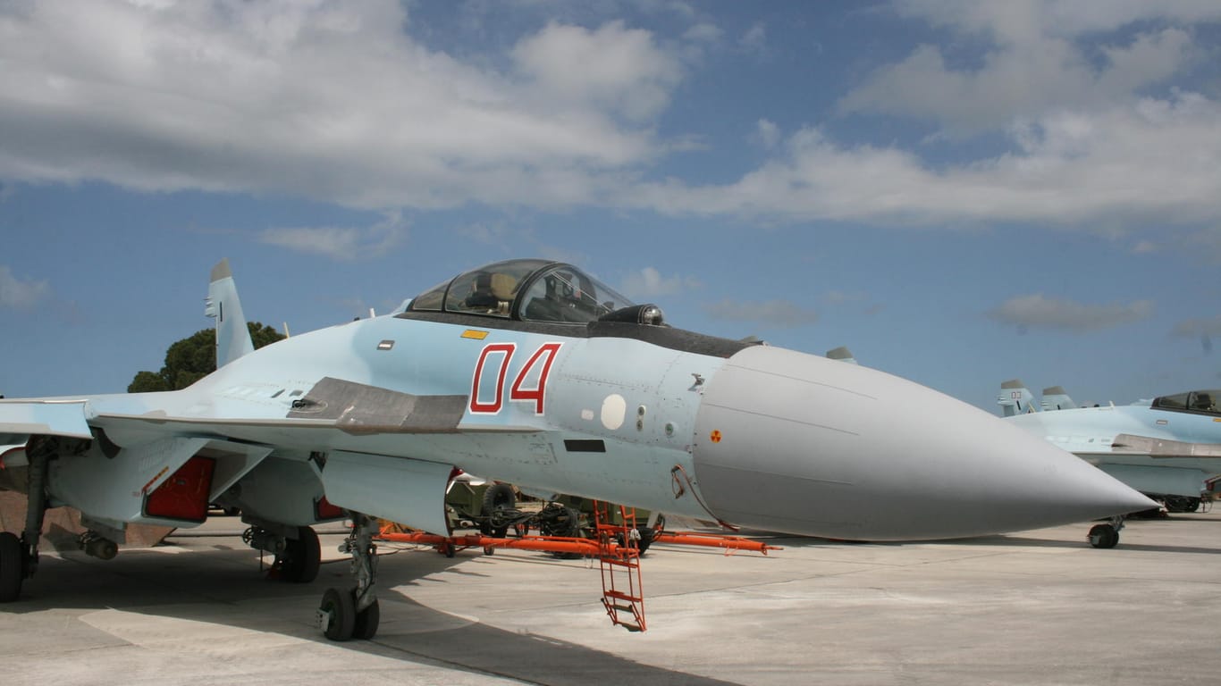 Russisches Kampfflugzeug: Vor allem mit seiner Luftwaffe unterstützt Russland den syrischen Diktator Assad.