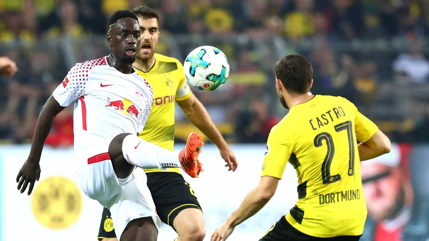 Leipzigs Jean-Kevin Augustin versucht den Ball gegen Sokratis (hinten) und Gonzalo Castro zu kontrollieren: Im Hinspiel in dieser Saison triumphierte RB. Leipzigs Jean-Kevin Augustin versucht den Ball gegen Sokratis (hinten) und Gonzalo Castro zu kontrollieren: Im Hinspiel in dieser Saison triumphierte RB.