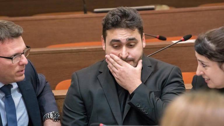 Abdulkerim Şimşek im Gericht in München: Sichtlich bewegt trug er während der Nebenklage-Plädoyers seine Rede vor.