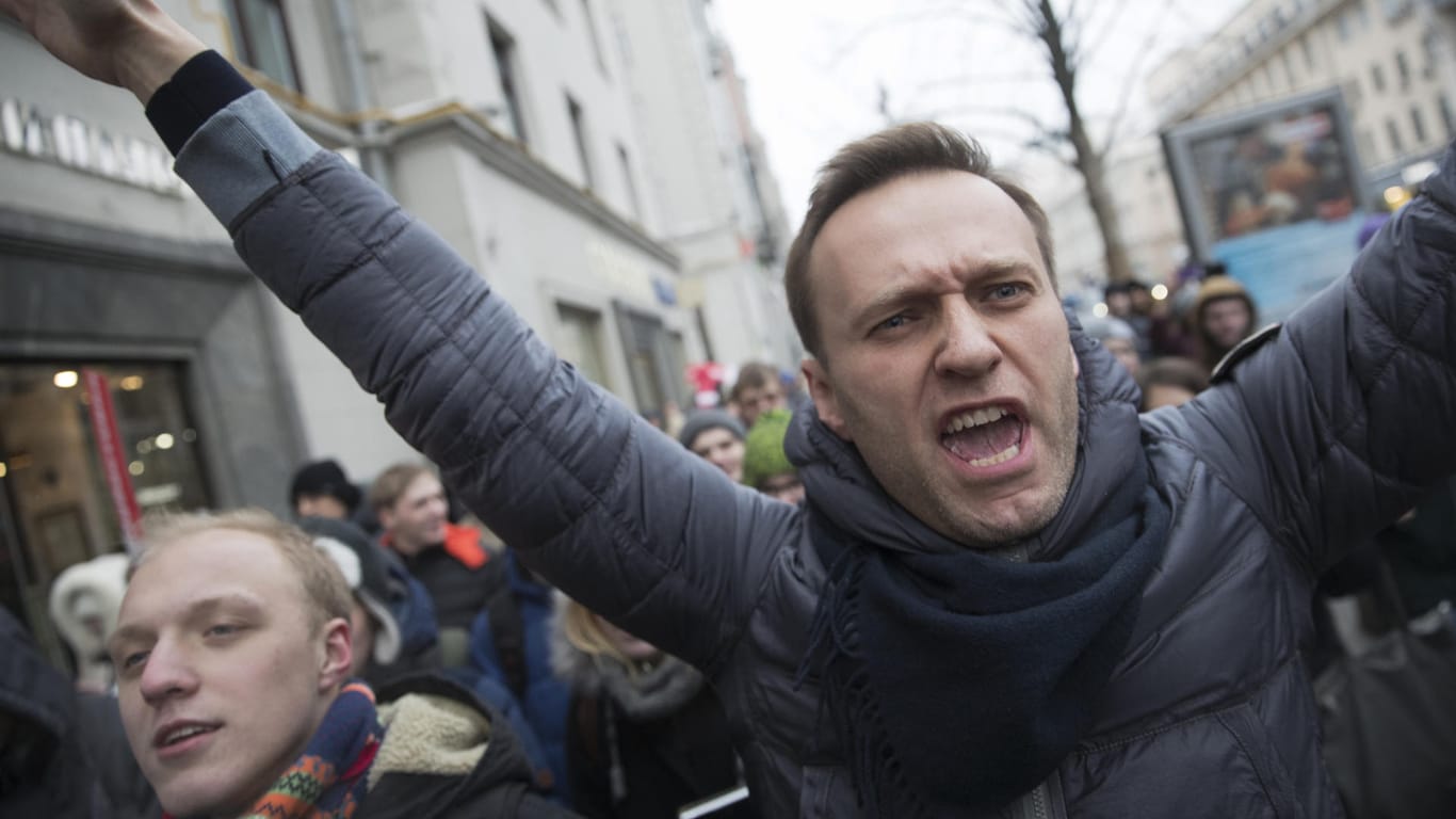 Alexei Nawalny bei einem Protest in Moskau. Der russische Oppositionelle wurde nun erneut von der Polizei festgenommen.