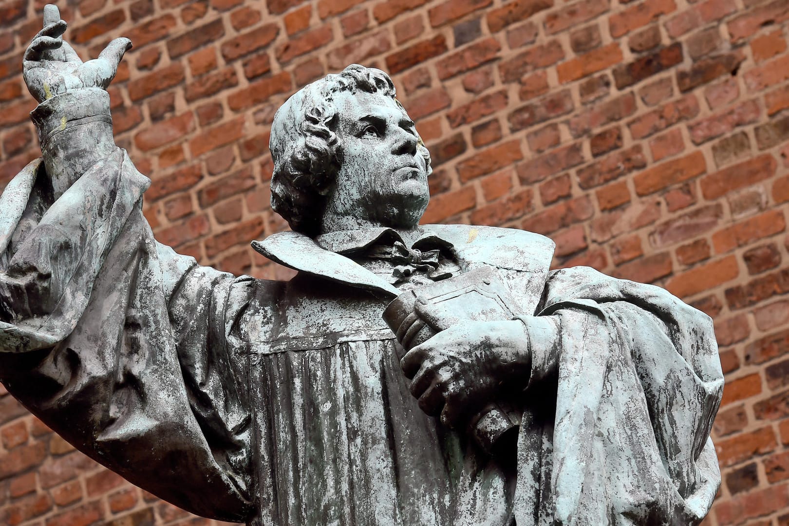 Der 31. Oktober wird Feiertag in Schleswig-Holstein: Der sogenannte "Reformationstag" erinnert an den Thesenanschlag Martin Luthers 31. Oktober 1517. Dieser Tag gilt als Geburtsstunde der Reformation.