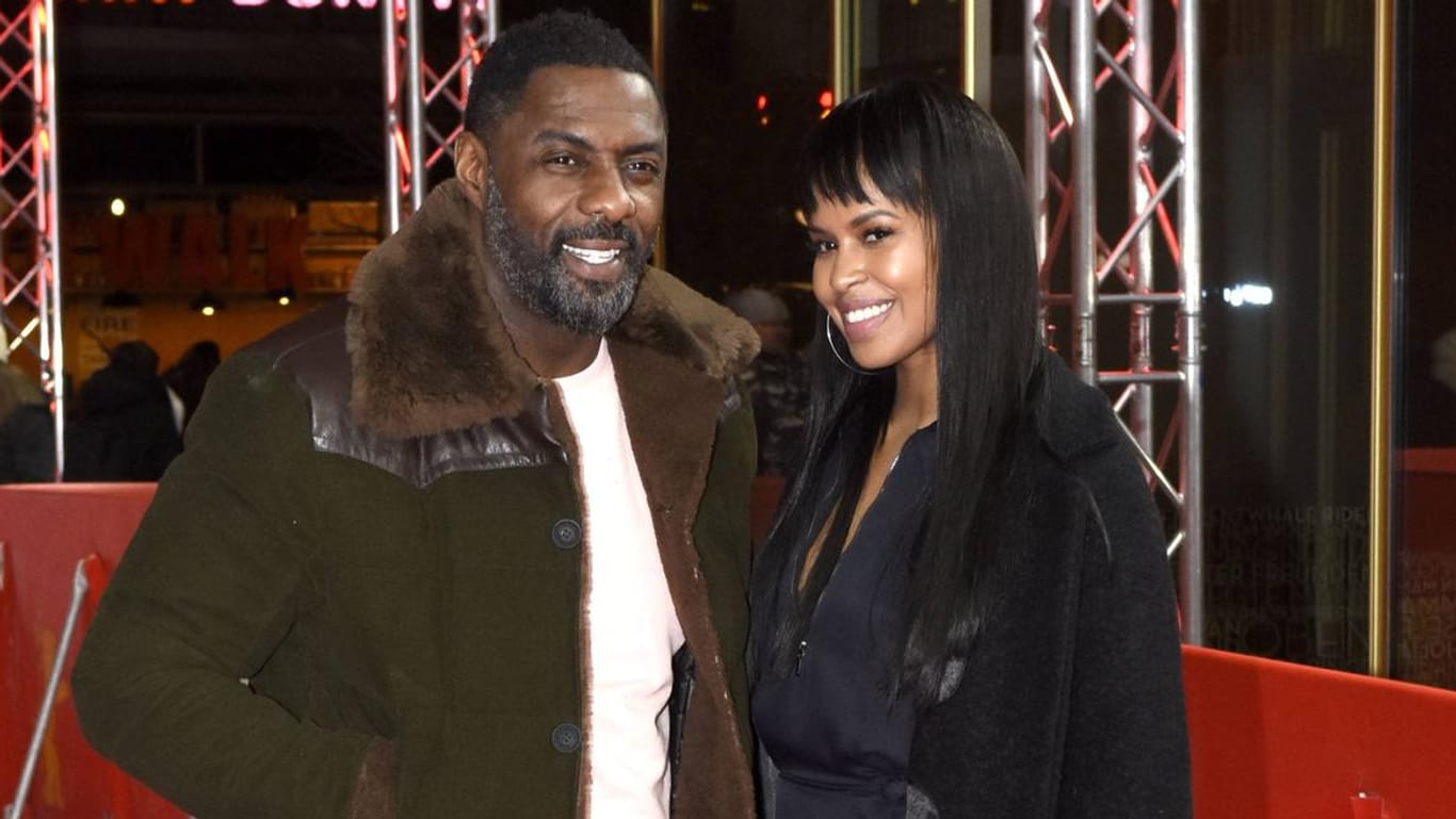 Auf dem roten Teppich der Berlinale fühlt sich Idris Elba – hier mit seiner Verlobten Sabrina – sichtlich wohl.