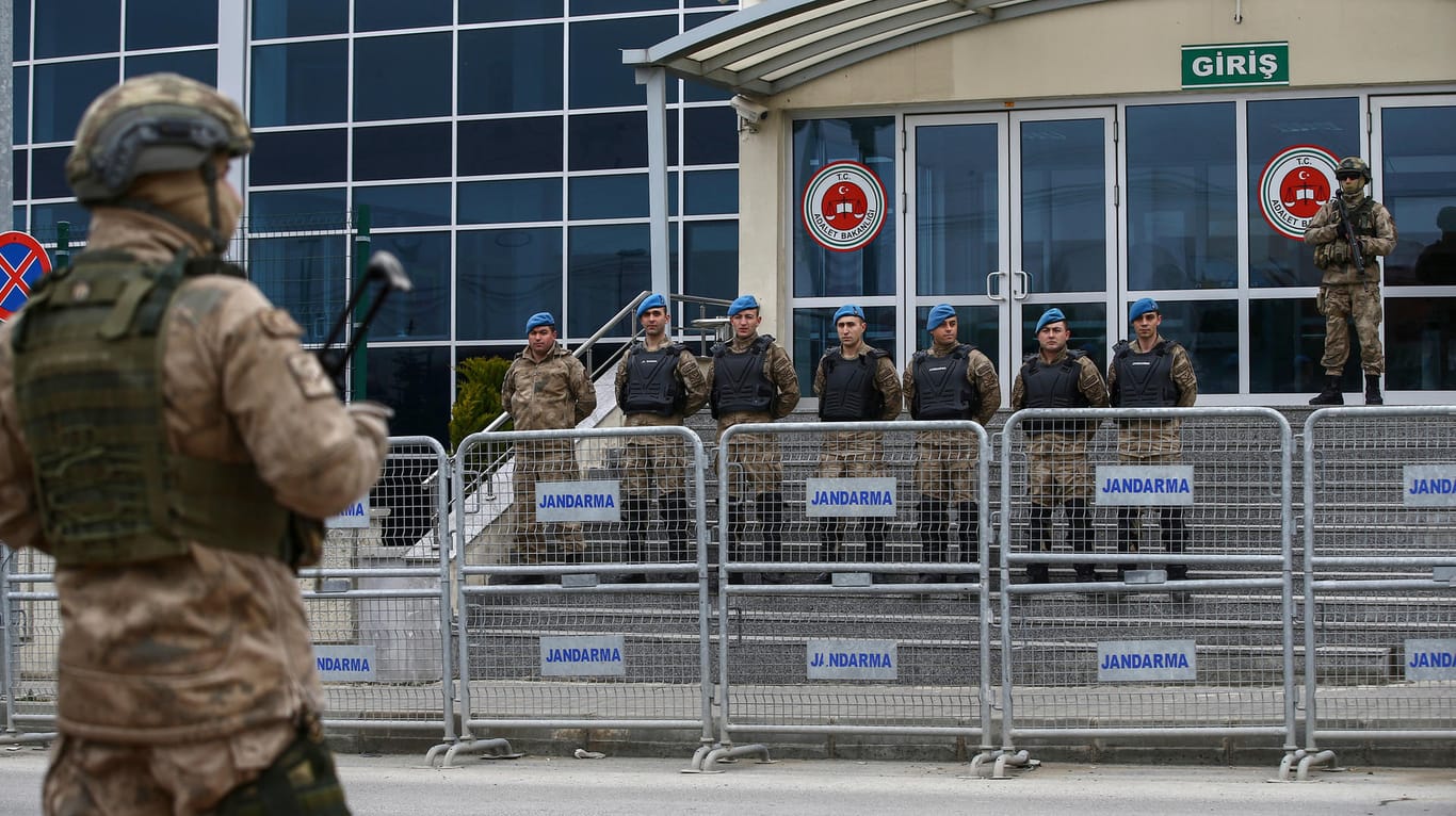 Soldaten vor dem Gefängniskomplex Silivri: In diesem Gefängnis saß der deutsche Journalist Deniz Yücel in Einzelhaft.