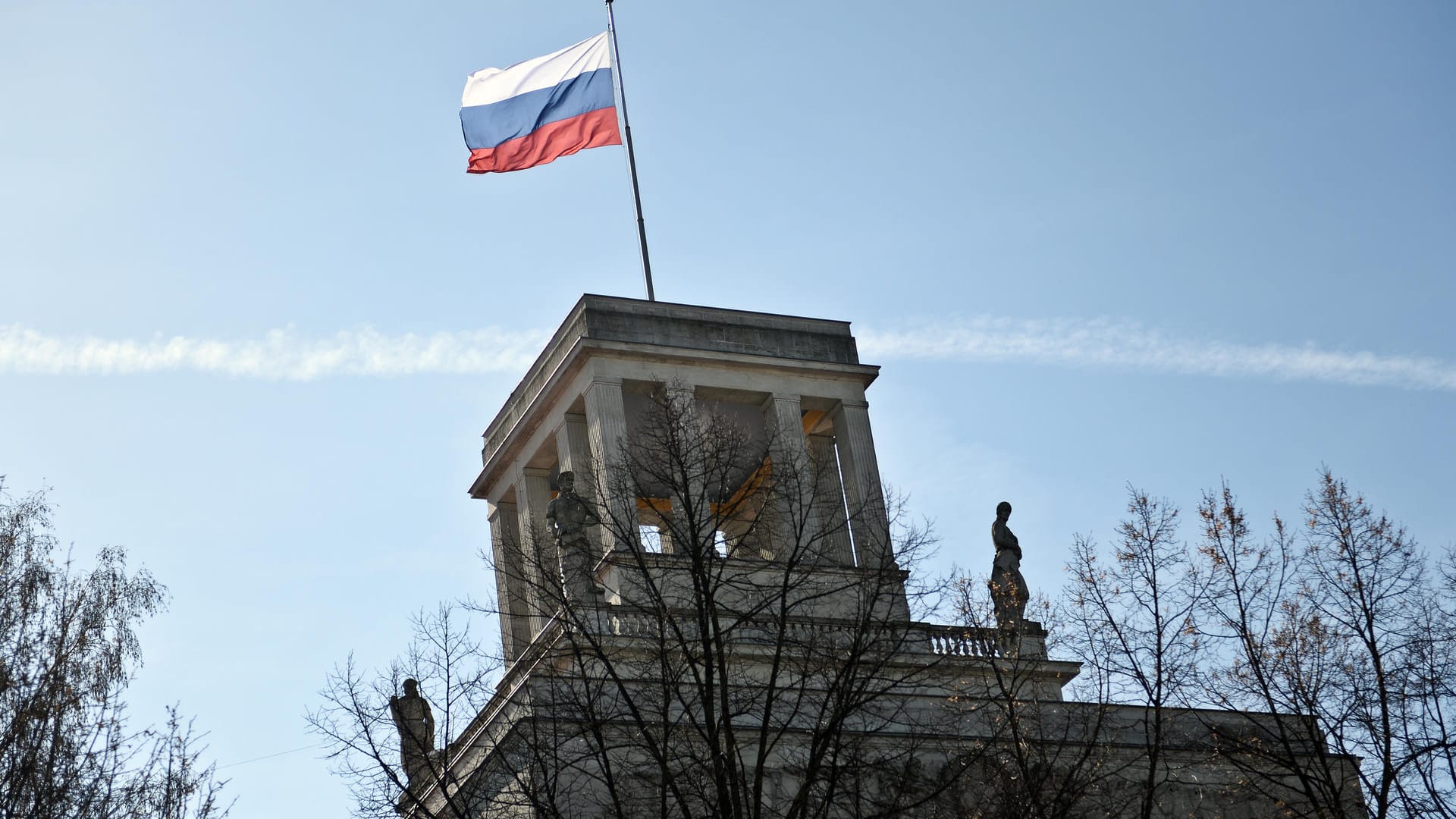 Die Botschaft der Russischen Föderation in Berlin: Steht der gesuchte "K" auch in Deutschland in Kontakt mit Diplomaten?