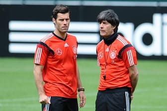 Gehen getrennte Wege: Bundestrainer Joachim Löw (r.) und Fitnesscoach Benjamin Kugel.