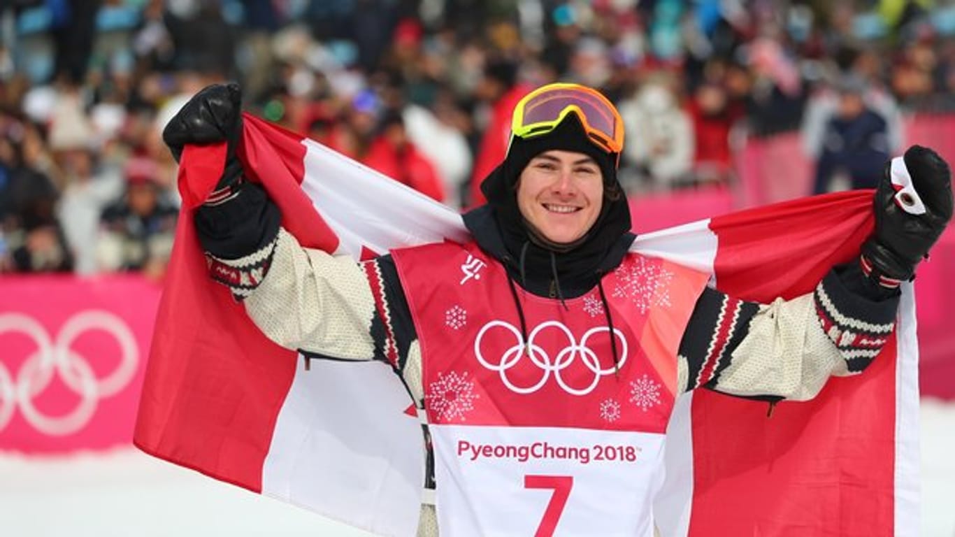 Snowboarder Sebastien Toutant freut sich über Gold im Big-Air-Wettbewerb.