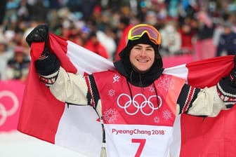 Snowboarder Sebastien Toutant freut sich über Gold im Big-Air-Wettbewerb.